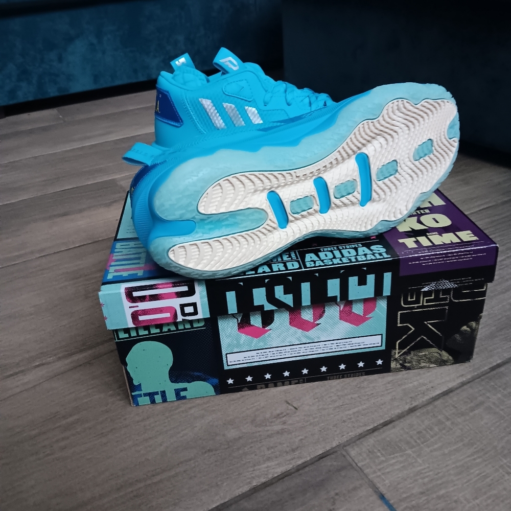 DAME 8 - Picture 8 of 9